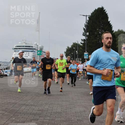 13.09.2026 - Kiel Lauf Andreas Tolksdorf http://msf.ph/oto/10336907 13.09.2026 09:54:05 Kiellinie 7933, 84, 2044, 7130, 39, 7158, 5965 meine-sportfotos.de