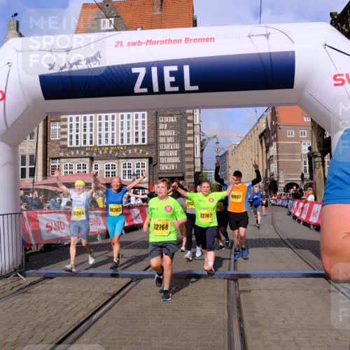 13.09.2026 - 21. swb-Marathon Bremen Tim E. http://msf.ph/oto/10336921 13.09.2026 11:07:53 Ziel 10138, 10279, 10280, 10363, 10364, 10501, 10505, 10580, 10595, 10695, 10907, 10935, 11037, 11223, 11643, 11767, 11899, 11924, 11934, 12167, 12168, 12194, 12210, 12277, 12307, 12419, 12509 meine-sportfotos.de