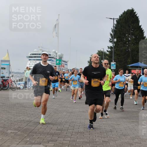 13.09.2026 - Kiel Lauf Andreas Tolksdorf http://msf.ph/oto/10336930 13.09.2026 09:54:06 Kiellinie 7933, 84, 2044, 2716, 269 meine-sportfotos.de