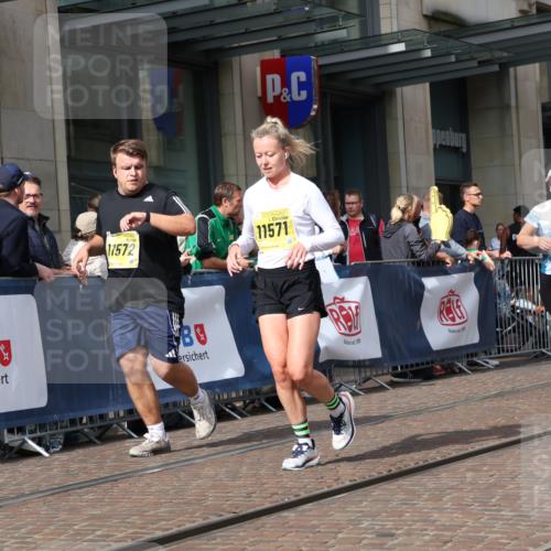 13.09.2026 - 21. swb-Marathon Bremen Strokosch-Dieckow http://msf.ph/oto/10337056 13.09.2026 11:05:14 Ziel 10186, 10238, 10259, 10260, 10432, 10457, 10717, 10864, 11146, 11314, 11334, 11387, 11394, 11520, 11521, 11571, 11572, 11724, 11791, 11892, 11947, 12055, 12156, 12251, 12273, 12330, 12362, 12501, 10370, 10411, 10465, 10576, 10697, 10718, 10741, 10800, 10802, 10850, 10975, 10995, 11102, 11105, 11133, 11157, 11218, 11281, 11326, 11584, 11616, 11722, 11900, 11939, 12002, 12011, 12064 meine-sportfotos.de