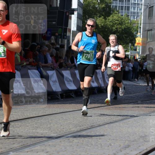 13.09.2026 - 21. swb-Marathon Bremen Strokosch-Dieckow http://msf.ph/oto/10337127 13.09.2026 13:18:52 Ziel 465, 1146, 1419, 2055, 2324, 2948, 3631, 4413, 4642, 5307, 5867, 6293, 6294, 6818, 7245, 7731, 8404, 8540, 8743, 8872, 9019, 9275, 9327, 9833, 13150, 2007, 4857, 4916, 6310, 7154, 7647, 7686, 7791, 9512, 13184 meine-sportfotos.de