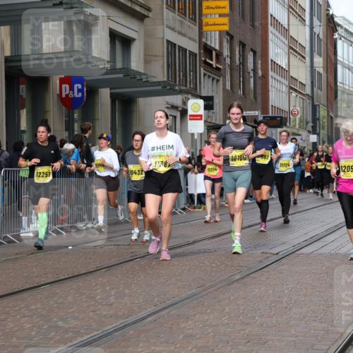 13.09.2026 - 21. swb-Marathon Bremen Strokosch-Dieckow http://msf.ph/oto/10337187 13.09.2026 11:05:18 Ziel 10168, 10186, 10238, 10259, 10260, 10432, 10457, 10717, 10864, 11024, 11146, 11314, 11334, 11387, 11394, 11520, 11521, 11571, 11572, 11724, 11791, 11892, 11947, 12055, 12156, 12251, 12273, 12330, 12362, 12501, 12773, 10370, 10411, 10465, 10576, 10697, 10717, 10718, 10800, 10802, 10850, 10975, 10995, 11102, 11105, 11157, 11218, 11281, 11326, 11334, 11584, 11616, 11722, 11900, 12002, 12011, 12064 meine-sportfotos.de