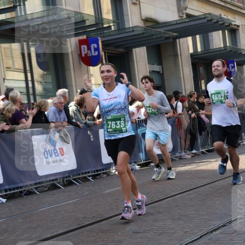 13.09.2026 - 21. swb-Marathon Bremen Strokosch-Dieckow http://msf.ph/oto/10337202 13.09.2026 13:25:41 Ziel 150, 1163, 1647, 1896, 2033, 2062, 2666, 2708, 2781, 2987, 3248, 3516, 3722, 4067, 4161, 4411, 4476, 4724, 4842, 5013, 5558, 5622, 5701, 5854, 6135, 6605, 6886, 7638, 7780, 8271, 8361, 8592, 8635, 9266, 9794, 150, 191, 209, 260, 1458, 1650, 1658, 1752, 2421, 2781, 3124, 3186, 3806, 4439, 4717, 4927, 5139, 5703, 5755, 5814, 6380, 7252, 8357, 8545, 8597, 8695, 8769, 8890, 9299, 9440, 9460, 9468, 9506, 13025 meine-sportfotos.de