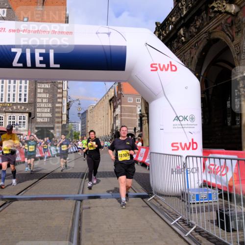 13.09.2026 - 21. swb-Marathon Bremen Tim E. http://msf.ph/oto/10337227 13.09.2026 11:08:01 Ziel 10279, 10280, 10363, 10364, 10501, 10505, 10580, 10595, 10661, 10674, 10830, 10871, 10907, 10935, 10937, 11037, 11223, 11515, 11643, 11899, 11924, 11934, 12024, 12097, 12167, 12168, 12194, 12277, 12307, 12419, 12509, 12511, 12512 meine-sportfotos.de