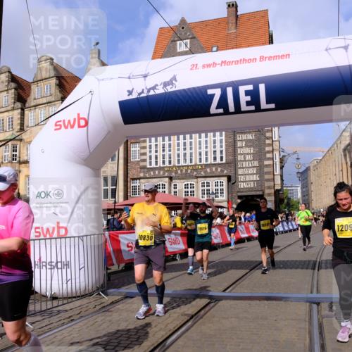 13.09.2026 - 21. swb-Marathon Bremen Tim E. http://msf.ph/oto/10337270 13.09.2026 11:08:02 Ziel 10279, 10280, 10363, 10364, 10505, 10580, 10595, 10661, 10674, 10830, 10871, 10907, 10935, 10937, 11037, 11223, 11515, 11643, 11899, 11924, 11934, 12024, 12097, 12167, 12168, 12194, 12307, 12419, 12509, 12511, 12512 meine-sportfotos.de