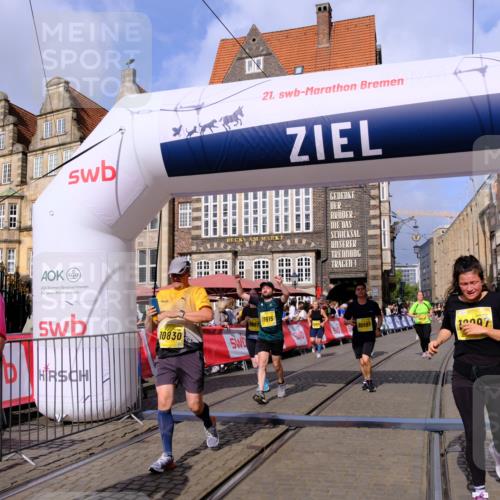 13.09.2026 - 21. swb-Marathon Bremen Tim E. http://msf.ph/oto/10337290 13.09.2026 11:08:02 Ziel 10279, 10280, 10363, 10364, 10505, 10580, 10595, 10661, 10674, 10830, 10871, 10907, 10935, 10937, 11037, 11223, 11515, 11643, 11899, 11924, 11934, 12024, 12097, 12167, 12168, 12194, 12307, 12419, 12509, 12511, 12512 meine-sportfotos.de