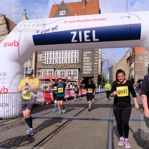 13.09.2026 - 21. swb-Marathon Bremen Tim E. http://msf.ph/oto/10337313 13.09.2026 11:08:03 Ziel 10363, 10364, 10580, 10595, 10660, 10661, 10674, 10830, 10871, 10907, 10935, 10937, 11037, 11223, 11515, 11643, 11924, 11934, 12024, 12097, 12167, 12168, 12194, 12307, 12509, 12511, 12512 meine-sportfotos.de