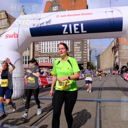 13.09.2026 - 21. swb-Marathon Bremen Tim E. http://msf.ph/oto/10337346 13.09.2026 11:08:07 Ziel 10139, 10595, 10660, 10661, 10674, 10830, 10871, 10935, 10937, 11037, 11515, 11643, 12024, 12031, 12066, 12097, 12194, 12307, 12509, 12511, 12512 meine-sportfotos.de