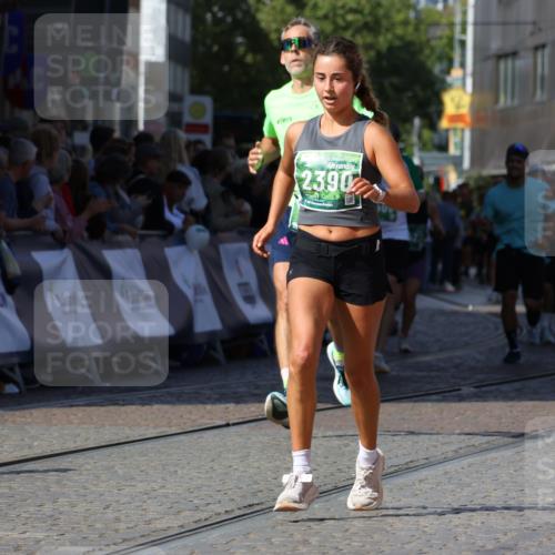13.09.2026 - 21. swb-Marathon Bremen Strokosch-Dieckow http://msf.ph/oto/10337434 13.09.2026 13:19:07 Ziel 307, 2324, 2948, 3631, 4120, 4413, 4642, 4916, 5277, 5867, 6787, 7104, 7163, 7602, 7791, 8743, 9327, 9833, 189, 666, 1599, 2390, 2423, 2535, 3182, 3508, 4819, 5172, 5371, 6008, 6137, 6633, 7754, 9552, 9638, 9805 meine-sportfotos.de
