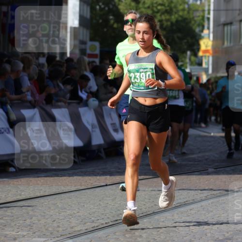 13.09.2026 - 21. swb-Marathon Bremen Strokosch-Dieckow http://msf.ph/oto/10337445 13.09.2026 13:19:07 Ziel 307, 2324, 2948, 3631, 4120, 4413, 4642, 4916, 5277, 5867, 6787, 7104, 7163, 7602, 7791, 8743, 9327, 9833, 189, 666, 1599, 2390, 2423, 2535, 3182, 3508, 4819, 5172, 5371, 6008, 6137, 6633, 7754, 9552, 9638, 9805 meine-sportfotos.de