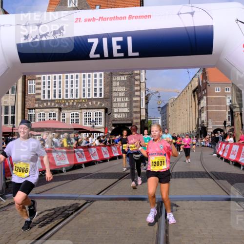 13.09.2026 - 21. swb-Marathon Bremen Tim E. http://msf.ph/oto/10337574 13.09.2026 11:08:15 Ziel 10139, 10404, 10493, 10660, 10661, 10674, 10767, 10871, 10937, 11044, 11378, 11404, 11515, 11659, 11831, 11833, 11958, 12024, 12031, 12066, 12160, 12248, 12389, 12511, 12512 meine-sportfotos.de