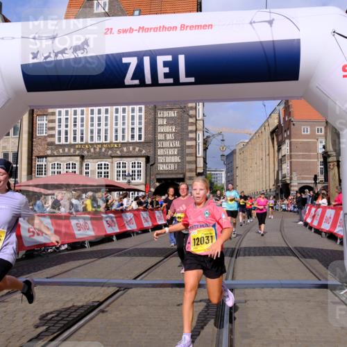 13.09.2026 - 21. swb-Marathon Bremen Tim E. http://msf.ph/oto/10337585 13.09.2026 11:08:15 Ziel 10139, 10404, 10493, 10660, 10661, 10674, 10767, 10871, 10937, 11044, 11378, 11404, 11515, 11659, 11831, 11833, 11958, 12024, 12031, 12066, 12160, 12248, 12389, 12511, 12512 meine-sportfotos.de