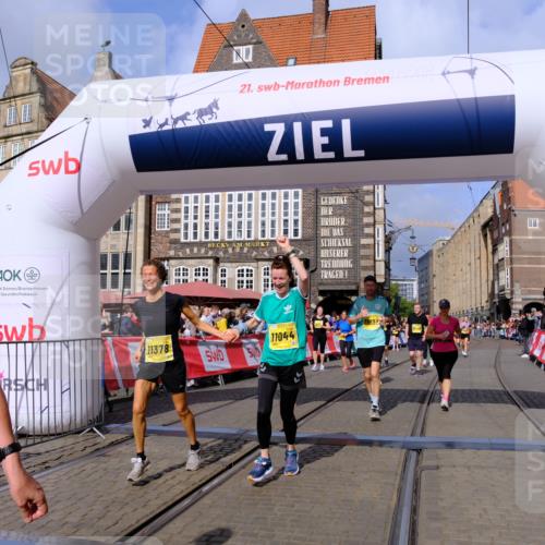 13.09.2026 - 21. swb-Marathon Bremen Tim E. http://msf.ph/oto/10337620 13.09.2026 11:08:18 Ziel 10139, 10404, 10493, 10660, 10674, 10767, 10859, 11044, 11378, 11404, 11659, 11831, 11833, 11958, 12024, 12031, 12066, 12160, 12248, 12384, 12389, 12511, 12512 meine-sportfotos.de