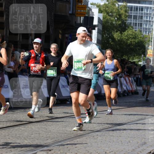 13.09.2026 - 21. swb-Marathon Bremen Strokosch-Dieckow http://msf.ph/oto/10337637 13.09.2026 13:19:16 Ziel 307, 2007, 4857, 4916, 5277, 6310, 7104, 7154, 7163, 7602, 7647, 7686, 7791, 9512, 13184, 2423, 3182, 4319, 4455, 5371, 6008, 7268, 7754, 7945, 8153, 9552, 9638 meine-sportfotos.de
