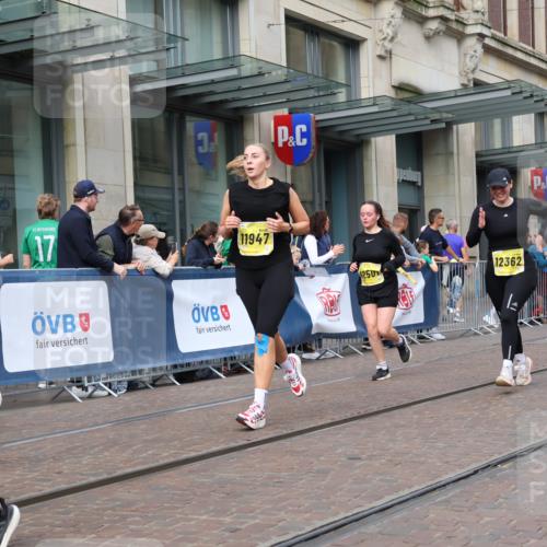 13.09.2026 - 21. swb-Marathon Bremen Strokosch-Dieckow http://msf.ph/oto/10337655 13.09.2026 11:05:31 Ziel 10018, 10168, 10238, 10259, 10260, 10305, 10382, 10457, 10619, 10864, 11024, 11132, 11164, 11477, 11520, 11791, 11947, 12156, 12186, 12378, 12501, 12523, 12528, 12773, 10186, 10411, 10432, 10576, 10697, 10717, 10802, 10995, 11102, 11146, 11157, 11218, 11314, 11326, 11334, 11387, 11394, 11521, 11571, 11572, 11616, 11724, 11892, 12011, 12055, 12251, 12273, 12330, 12362 meine-sportfotos.de