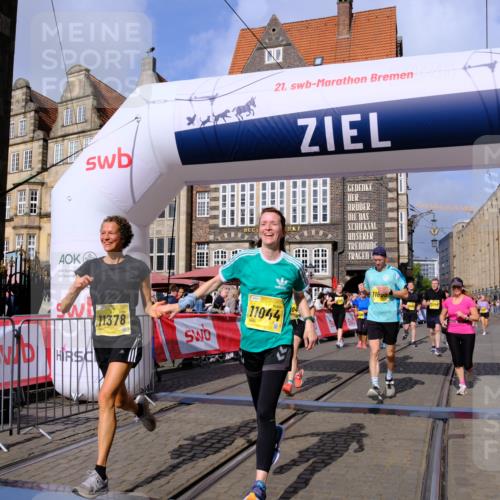 13.09.2026 - 21. swb-Marathon Bremen Tim E. http://msf.ph/oto/10337662 13.09.2026 11:08:18 Ziel 10139, 10404, 10493, 10660, 10674, 10767, 10859, 11044, 11378, 11404, 11659, 11831, 11833, 11958, 12024, 12031, 12066, 12160, 12248, 12384, 12389, 12511, 12512 meine-sportfotos.de