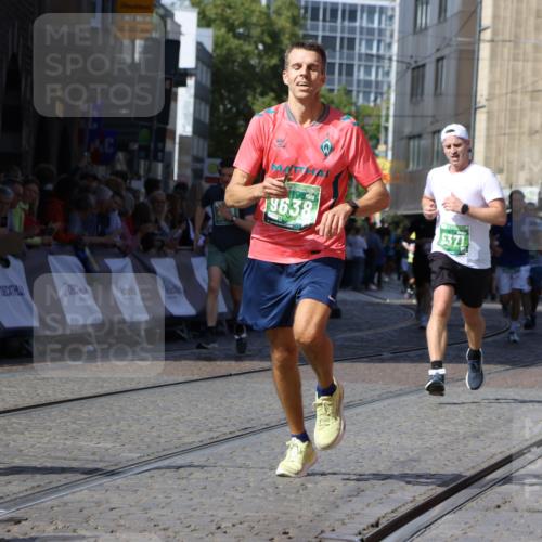 13.09.2026 - 21. swb-Marathon Bremen Strokosch-Dieckow http://msf.ph/oto/10337702 13.09.2026 13:19:18 Ziel 307, 2007, 4857, 4916, 5277, 6310, 7104, 7154, 7602, 7647, 7686, 7791, 9512, 13184, 3182, 4319, 4455, 4977, 4978, 5371, 7268, 7945, 8153, 9638 meine-sportfotos.de