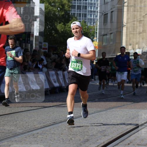 13.09.2026 - 21. swb-Marathon Bremen Strokosch-Dieckow http://msf.ph/oto/10337741 13.09.2026 13:19:19 Ziel 307, 2007, 4857, 4916, 5277, 6137, 6310, 7154, 7602, 7647, 7686, 7791, 9512, 13184, 4319, 4455, 4977, 4978, 5371, 7268, 7945, 8153 meine-sportfotos.de