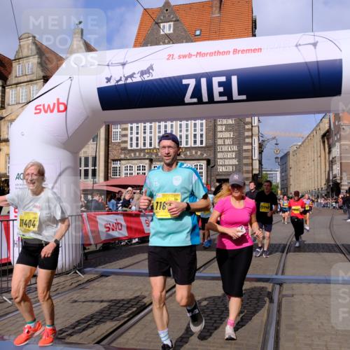 13.09.2026 - 21. swb-Marathon Bremen Tim E. http://msf.ph/oto/10337747 13.09.2026 11:08:20 Ziel 10139, 10404, 10493, 10660, 10767, 10793, 10859, 11032, 11044, 11378, 11404, 11659, 11831, 11833, 11958, 12024, 12031, 12066, 12160, 12248, 12384, 12389 meine-sportfotos.de