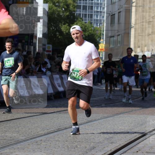 13.09.2026 - 21. swb-Marathon Bremen Strokosch-Dieckow http://msf.ph/oto/10337767 13.09.2026 13:19:19 Ziel 307, 2007, 4857, 4916, 5277, 6137, 6310, 7154, 7602, 7647, 7686, 7791, 9512, 13184, 4319, 4455, 4977, 4978, 5371, 7268, 7945, 8153 meine-sportfotos.de