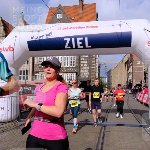 13.09.2026 - 21. swb-Marathon Bremen Tim E. http://msf.ph/oto/10337770 13.09.2026 11:08:21 Ziel 10139, 10404, 10493, 10660, 10767, 10793, 10859, 11032, 11044, 11263, 11378, 11404, 11659, 11831, 11833, 11958, 12031, 12066, 12160, 12248, 12384, 12389 meine-sportfotos.de