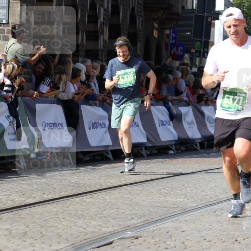 13.09.2026 - 21. swb-Marathon Bremen Strokosch-Dieckow http://msf.ph/oto/10337792 13.09.2026 13:19:20 Ziel 307, 2007, 2390, 4857, 4916, 5277, 6137, 6310, 7154, 7602, 7647, 7686, 7791, 9512, 13184, 926, 1232, 4319, 4455, 4977, 4978, 5371, 7140, 7268, 7945, 8153, 13163 meine-sportfotos.de