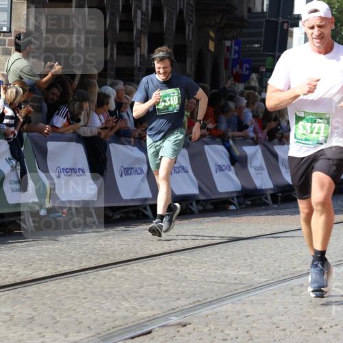 13.09.2026 - 21. swb-Marathon Bremen Strokosch-Dieckow http://msf.ph/oto/10337807 13.09.2026 13:19:20 Ziel 307, 2007, 2390, 4857, 4916, 5277, 6137, 6310, 7154, 7602, 7647, 7686, 7791, 9512, 13184, 926, 1232, 4319, 4455, 4977, 4978, 5371, 7140, 7268, 7945, 8153, 13163 meine-sportfotos.de