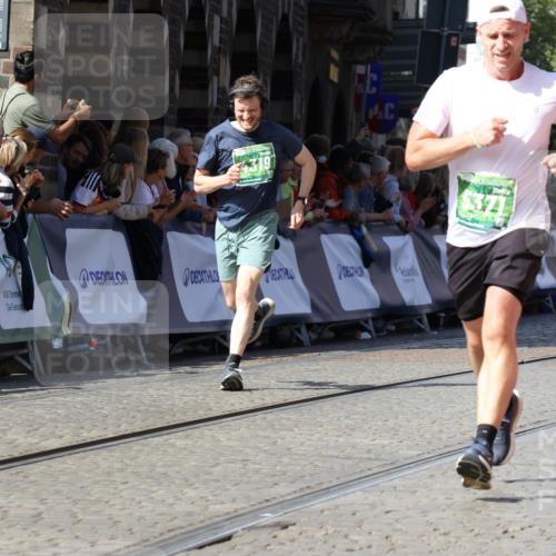 13.09.2026 - 21. swb-Marathon Bremen Strokosch-Dieckow http://msf.ph/oto/10337817 13.09.2026 13:19:20 Ziel 307, 2007, 2390, 4857, 4916, 5277, 6137, 6310, 7154, 7602, 7647, 7686, 7791, 9512, 13184, 926, 1232, 4319, 4455, 4977, 4978, 5371, 7140, 7268, 7945, 8153, 13163 meine-sportfotos.de