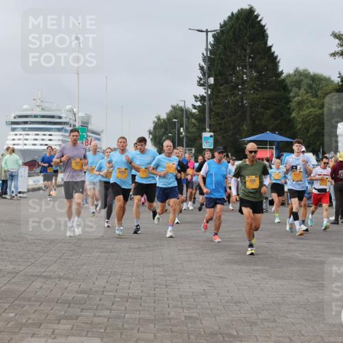 13.09.2026 - Kiel Lauf Andreas Tolksdorf http://msf.ph/oto/10337819 13.09.2026 09:54:45 Kiellinie 227, 4512, 228, 843 meine-sportfotos.de