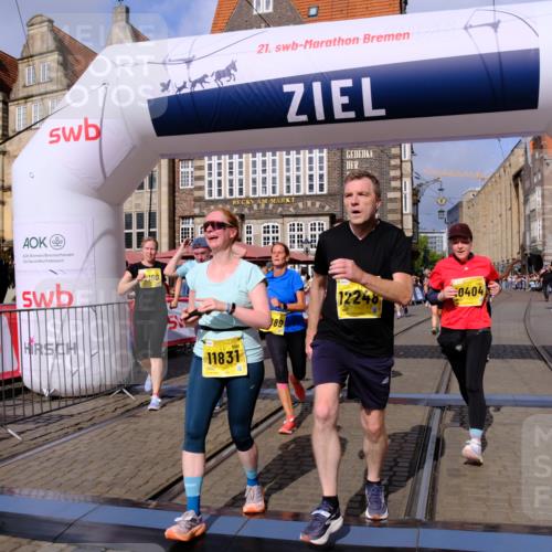 13.09.2026 - 21. swb-Marathon Bremen Tim E. http://msf.ph/oto/10337820 13.09.2026 11:08:22 Ziel 10135, 10139, 10404, 10493, 10660, 10767, 10793, 10859, 11032, 11044, 11263, 11378, 11404, 11659, 11831, 11833, 11958, 12031, 12066, 12160, 12248, 12384, 12389 meine-sportfotos.de