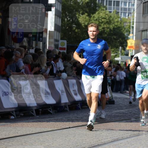 13.09.2026 - 21. swb-Marathon Bremen Strokosch-Dieckow http://msf.ph/oto/10337840 13.09.2026 13:19:23 Ziel 307, 2007, 2390, 4819, 4857, 4916, 5172, 6137, 6310, 7154, 7647, 7686, 7791, 9512, 13184, 926, 1232, 1535, 4455, 4977, 4978, 7140, 7268, 7945, 8153, 8185, 13163 meine-sportfotos.de