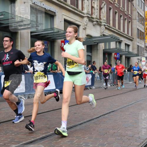 13.09.2026 - 21. swb-Marathon Bremen Strokosch-Dieckow http://msf.ph/oto/10337847 13.09.2026 11:05:36 Ziel 10018, 10168, 10204, 10238, 10305, 10382, 10457, 10619, 10662, 11024, 11132, 11156, 11164, 11477, 11775, 12186, 12378, 12486, 12523, 12528, 12773, 10186, 10259, 10260, 10411, 10432, 10697, 10717, 10802, 10864, 11146, 11314, 11334, 11387, 11394, 11520, 11521, 11571, 11572, 11724, 11791, 11892, 11947, 12055, 12156, 12251, 12273, 12330, 12362, 12501 meine-sportfotos.de