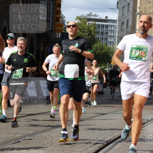 13.09.2026 - 21. swb-Marathon Bremen Strokosch-Dieckow http://msf.ph/oto/10337855 13.09.2026 13:31:43 Ziel 922, 1600, 1627, 2244, 2602, 2707, 3152, 3343, 3392, 3396, 3579, 3762, 3859, 4258, 4477, 4889, 5375, 5504, 5673, 5720, 5765, 5979, 6039, 6147, 6619, 6968, 6971, 7001, 7296, 7812, 8035, 8097, 8239, 8339, 8342, 8726, 9147, 9155, 9337, 9822, 13066, 578, 846, 3205, 3244, 3278, 3989, 4030, 4979, 4998, 5158, 5325, 5363, 5899, 6213, 6354, 7242, 7260, 7790, 7964, 8048, 8078, 8247, 8970, 9016, 9033, 9188, 9785, 9914, 13151 meine-sportfotos.de