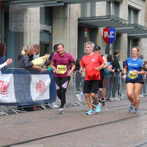 13.09.2026 - 21. swb-Marathon Bremen Strokosch-Dieckow http://msf.ph/oto/10337860 13.09.2026 11:05:37 Ziel 10018, 10168, 10204, 10238, 10305, 10382, 10457, 10619, 10662, 11024, 11132, 11156, 11164, 11477, 11775, 12186, 12378, 12486, 12523, 12528, 12773, 10186, 10259, 10260, 10411, 10432, 10697, 10717, 10802, 10864, 11146, 11314, 11334, 11387, 11394, 11520, 11521, 11571, 11572, 11724, 11791, 11892, 11947, 12055, 12156, 12251, 12273, 12330, 12362, 12501 meine-sportfotos.de