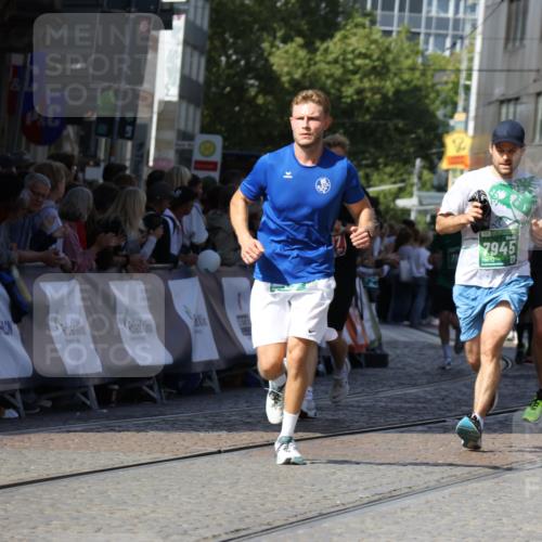 13.09.2026 - 21. swb-Marathon Bremen Strokosch-Dieckow http://msf.ph/oto/10337861 13.09.2026 13:19:23 Ziel 307, 2007, 2390, 4819, 4857, 4916, 5172, 6137, 6310, 7154, 7647, 7686, 7791, 9512, 13184, 926, 1232, 1535, 4455, 4977, 4978, 7140, 7268, 7945, 8153, 8185, 13163 meine-sportfotos.de