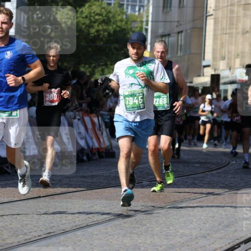 13.09.2026 - 21. swb-Marathon Bremen Strokosch-Dieckow http://msf.ph/oto/10337902 13.09.2026 13:19:24 Ziel 189, 666, 2007, 2390, 4819, 4857, 4916, 5172, 6137, 6310, 7154, 7647, 7686, 7791, 9512, 13184, 926, 1232, 1535, 4455, 4977, 4978, 7037, 7140, 7268, 7945, 8153, 8185, 13163 meine-sportfotos.de