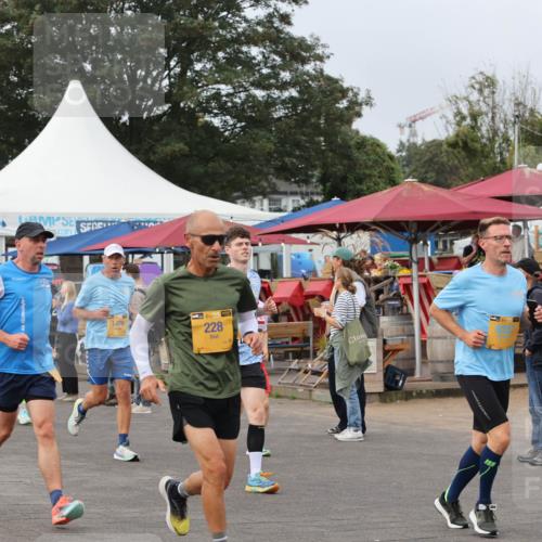 13.09.2026 - Kiel Lauf Andreas Tolksdorf http://msf.ph/oto/10337918 13.09.2026 09:54:47 Kiellinie 1142, 1479, 39, 228 meine-sportfotos.de
