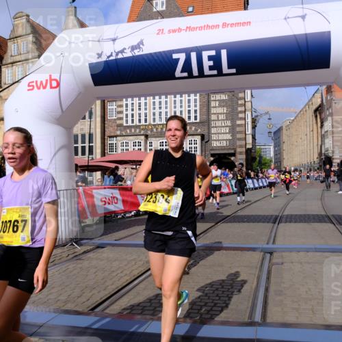 13.09.2026 - 21. swb-Marathon Bremen Tim E. http://msf.ph/oto/10337954 13.09.2026 11:08:26 Ziel 10135, 10139, 10188, 10404, 10493, 10767, 10793, 10851, 10859, 11032, 11044, 11263, 11378, 11404, 11659, 11831, 11833, 11958, 12031, 12066, 12160, 12248, 12325, 12384, 12389 meine-sportfotos.de