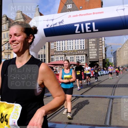 13.09.2026 - 21. swb-Marathon Bremen Tim E. http://msf.ph/oto/10337966 13.09.2026 11:08:27 Ziel 10135, 10139, 10188, 10404, 10493, 10767, 10793, 10851, 10859, 11032, 11044, 11263, 11378, 11404, 11659, 11831, 11833, 11958, 12031, 12066, 12160, 12248, 12325, 12384, 12389 meine-sportfotos.de