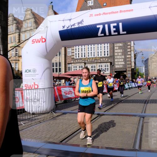 13.09.2026 - 21. swb-Marathon Bremen Tim E. http://msf.ph/oto/10338001 13.09.2026 11:08:27 Ziel 10135, 10139, 10188, 10404, 10493, 10767, 10793, 10851, 10859, 11032, 11044, 11263, 11378, 11404, 11659, 11831, 11833, 11958, 12031, 12066, 12160, 12248, 12325, 12384, 12389 meine-sportfotos.de