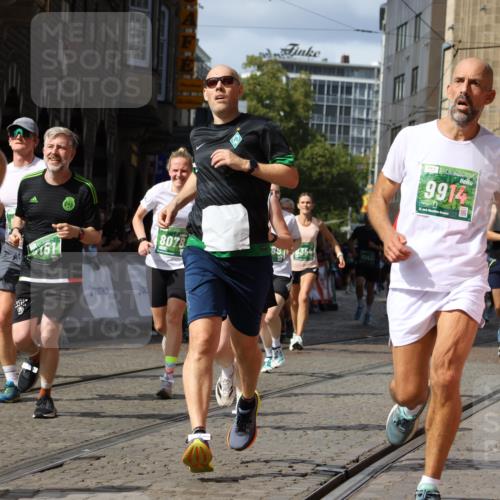 13.09.2026 - 21. swb-Marathon Bremen Strokosch-Dieckow http://msf.ph/oto/10338053 13.09.2026 13:31:43 Ziel 922, 1600, 1627, 2244, 2602, 2707, 3152, 3343, 3392, 3396, 3579, 3762, 3859, 4258, 4477, 4889, 5375, 5504, 5673, 5720, 5765, 5979, 6039, 6147, 6619, 6968, 6971, 7001, 7296, 7812, 8035, 8097, 8239, 8339, 8342, 8726, 9147, 9155, 9337, 9822, 13066, 578, 846, 3205, 3244, 3278, 3989, 4030, 4979, 4998, 5158, 5325, 5363, 5899, 6213, 6354, 7242, 7260, 7790, 7964, 8048, 8078, 8247, 8970, 9016, 9033, 9188, 9785, 9914, 13151 meine-sportfotos.de