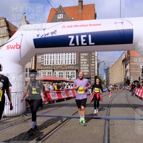 13.09.2026 - 21. swb-Marathon Bremen Tim E. http://msf.ph/oto/10338112 13.09.2026 11:08:32 Ziel 10135, 10188, 10404, 10493, 10767, 10793, 10851, 10859, 11032, 11263, 11509, 11659, 11831, 12160, 12248, 12315, 12325, 12384, 12389 meine-sportfotos.de