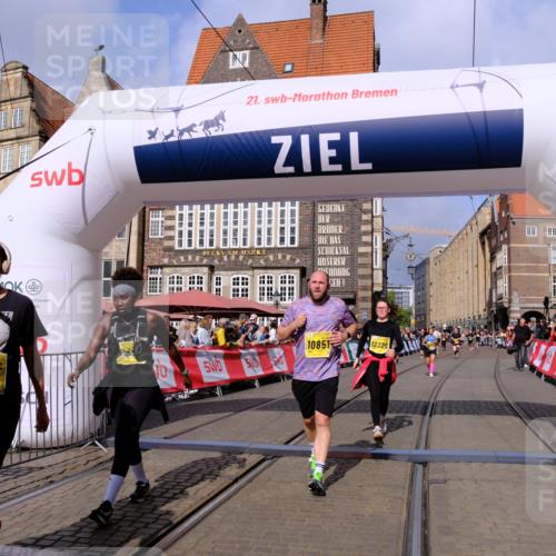 13.09.2026 - 21. swb-Marathon Bremen Tim E. http://msf.ph/oto/10338124 13.09.2026 11:08:32 Ziel 10135, 10188, 10404, 10493, 10767, 10793, 10851, 10859, 11032, 11263, 11509, 11659, 11831, 12160, 12248, 12315, 12325, 12384, 12389 meine-sportfotos.de