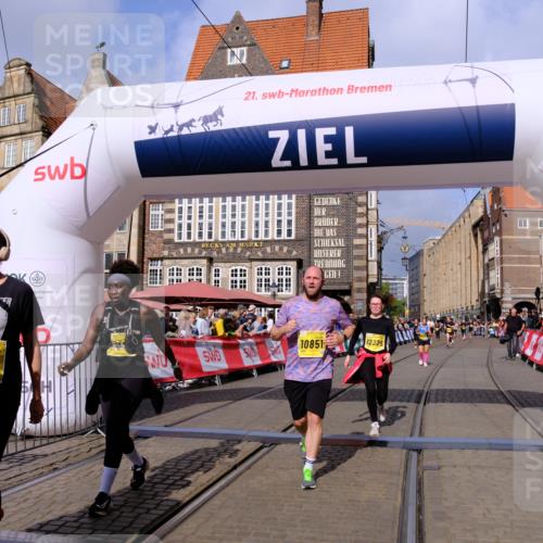 13.09.2026 - 21. swb-Marathon Bremen Tim E. http://msf.ph/oto/10338136 13.09.2026 11:08:32 Ziel 10135, 10188, 10404, 10493, 10767, 10793, 10851, 10859, 11032, 11263, 11509, 11659, 11831, 12160, 12248, 12315, 12325, 12384, 12389 meine-sportfotos.de
