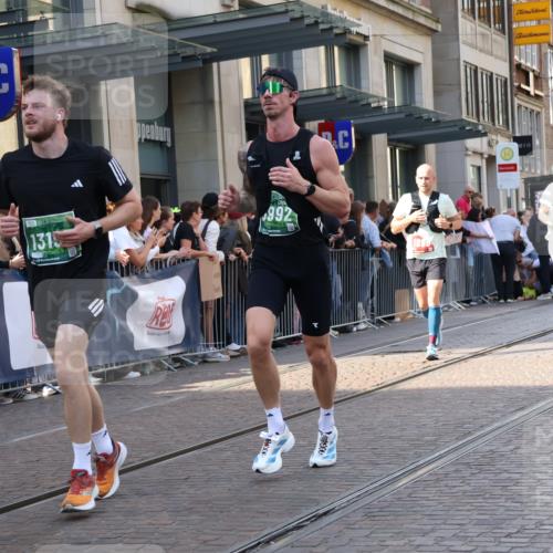 13.09.2026 - 21. swb-Marathon Bremen Strokosch-Dieckow http://msf.ph/oto/10338152 13.09.2026 13:26:10 Ziel 1368, 1649, 2434, 2658, 2779, 3526, 3603, 3983, 4077, 5747, 5934, 5992, 6230, 6548, 6639, 7626, 8817, 9260, 13195, 1163, 1647, 1896, 2033, 2062, 2666, 2708, 2987, 3248, 3516, 4067, 4476, 4723, 4724, 5013, 5558, 5622, 5701, 5854, 5906, 6135, 6605, 6886, 7638, 7780, 8271, 8361, 8592, 8635, 9266, 9794 meine-sportfotos.de