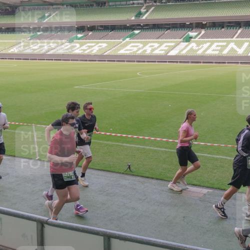 13.09.2026 - 21. swb-Marathon Bremen Michael Burmester http://msf.ph/oto/10338179 13.09.2026 13:15:46 Laufen im Stadion 143, 153, 231, 263, 266, 300, 414, 598, 612, 653, 1008, 1047, 1185, 1312, 1465, 1539, 1818, 1819, 1874, 2013, 2218, 2235, 2314, 2351, 2359, 2363, 2385, 2386, 2466, 2468, 2484, 2494, 2579, 2664, 2667, 2678, 2690, 2691, 2698, 2737, 2760, 2778, 2783, 2799, 2838, 2846, 2859, 2861, 2865, 2874, 2958, 2974, 2978, 3001, 3075, 3133, 3157, 3165, 3185, 3237, 3265, 3331, 3355, 3382, 3387, 3486, 3512, 3670, 3680, 3829, 3847, 4034, 4080, 4511 meine-sportfotos.de