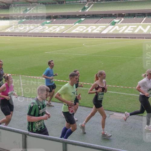 13.09.2026 - 21. swb-Marathon Bremen Michael Burmester http://msf.ph/oto/10338220 13.09.2026 13:15:50 Laufen im Stadion 143, 153, 231, 263, 266, 300, 414, 598, 612, 653, 990, 1008, 1047, 1185, 1312, 1465, 1539, 1818, 1819, 1874, 2013, 2218, 2235, 2314, 2351, 2359, 2363, 2385, 2386, 2466, 2468, 2484, 2494, 2579, 2664, 2667, 2678, 2690, 2691, 2698, 2737, 2760, 2778, 2783, 2799, 2838, 2846, 2859, 2861, 2865, 2874, 2958, 2974, 2978, 3001, 3075, 3133, 3157, 3165, 3185, 3237, 3265, 3331, 3355, 3382, 3387, 3486, 3501, 3512, 3670, 3680, 3829, 3847, 4034, 4080, 4511 meine-sportfotos.de