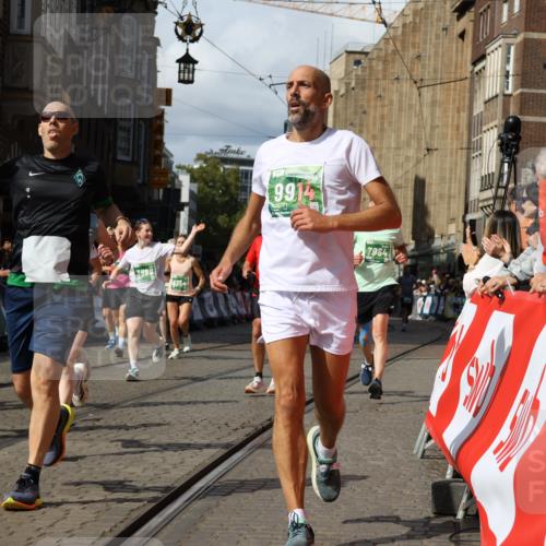 13.09.2026 - 21. swb-Marathon Bremen Strokosch-Dieckow http://msf.ph/oto/10338273 13.09.2026 13:31:44 Ziel 922, 1600, 1627, 2244, 2602, 2707, 3152, 3343, 3392, 3396, 3579, 3762, 3859, 4258, 4477, 4889, 5375, 5504, 5673, 5720, 5765, 5979, 6039, 6147, 6619, 6968, 6971, 7001, 7296, 7812, 8035, 8239, 8339, 8342, 8522, 8726, 9147, 9155, 9337, 9822, 13066, 578, 846, 3205, 3244, 3278, 3946, 3989, 4030, 4979, 4998, 5158, 5325, 5363, 5899, 6354, 7242, 7790, 7964, 8048, 8078, 8247, 8610, 8970, 9016, 9188, 9785 meine-sportfotos.de