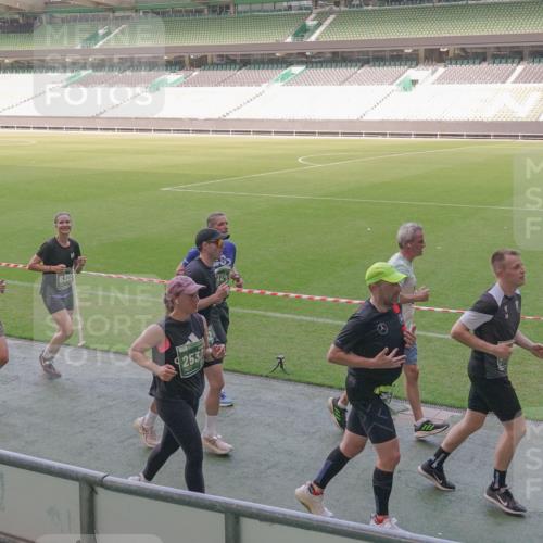 13.09.2026 - 21. swb-Marathon Bremen Michael Burmester http://msf.ph/oto/10338341 13.09.2026 13:16:00 Laufen im Stadion 134, 143, 153, 231, 263, 266, 271, 300, 414, 598, 612, 653, 990, 1047, 1185, 1312, 1465, 1539, 1825, 1874, 2013, 2218, 2235, 2259, 2351, 2359, 2363, 2381, 2385, 2386, 2466, 2468, 2484, 2494, 2562, 2579, 2664, 2667, 2678, 2690, 2691, 2698, 2737, 2760, 2778, 2783, 2799, 2846, 2859, 2861, 2865, 2874, 2958, 2974, 2996, 3001, 3075, 3133, 3157, 3165, 3185, 3237, 3265, 3331, 3355, 3366, 3382, 3387, 3486, 3501, 3512, 3670, 3680, 3829, 3847, 4034, 4080, 4511 meine-sportfotos.de