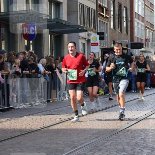 13.09.2026 - 21. swb-Marathon Bremen Strokosch-Dieckow http://msf.ph/oto/10338416 13.09.2026 13:26:20 Ziel 1368, 1649, 2779, 3526, 3603, 3852, 3893, 4077, 4441, 4598, 5054, 5937, 6289, 6375, 6548, 6580, 8112, 9260, 9551, 13097, 13195, 1649, 1896, 2434, 2658, 2666, 3248, 3516, 3983, 4723, 4724, 5558, 5747, 5854, 5906, 5934, 5992, 6230, 6639, 6886, 7626, 8361, 8635, 8817, 9266, 9794 meine-sportfotos.de